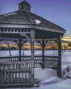 Kiosque sous la neige